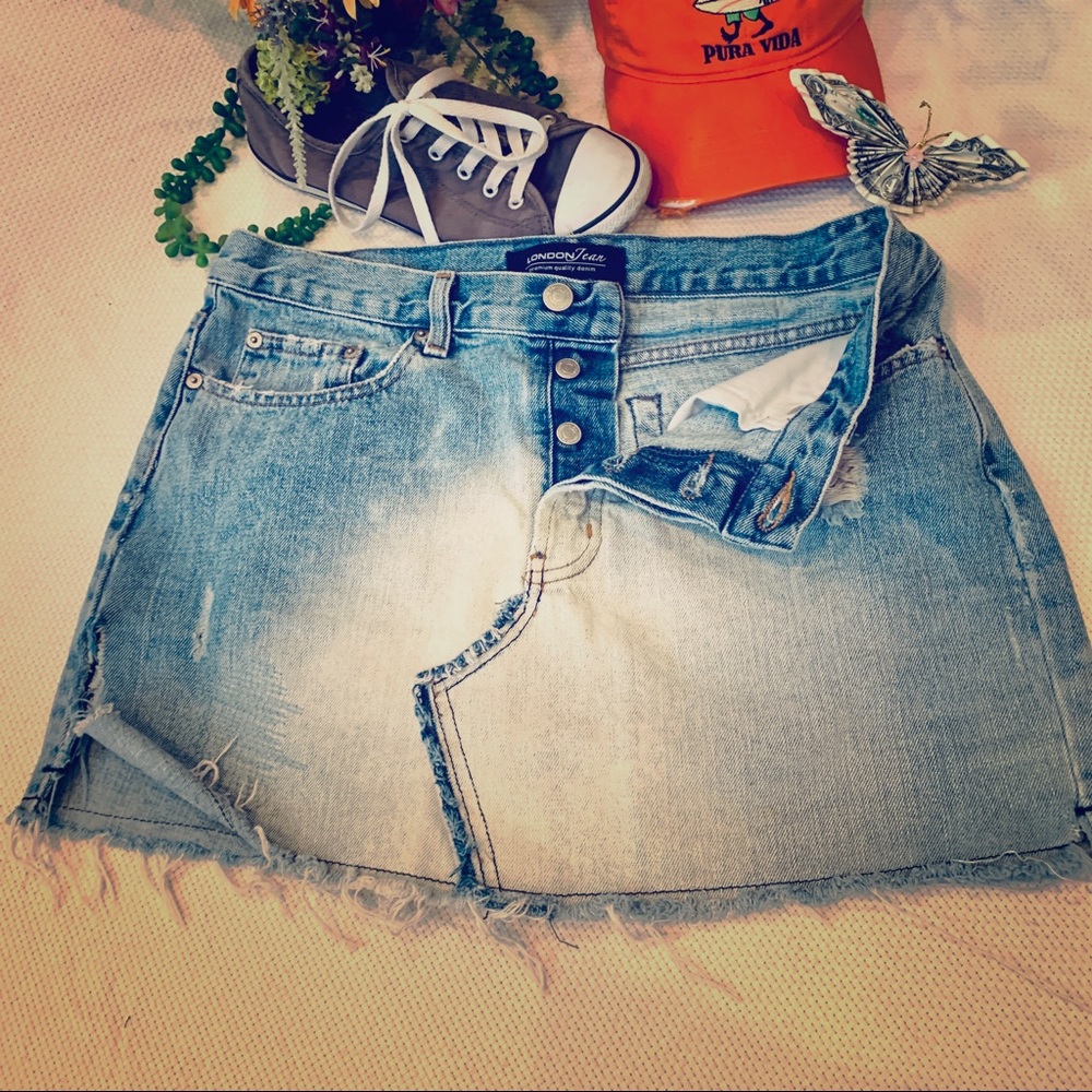 LONDONJean 💙 Size 10 “bleach-wash” Jean Skirt 😎